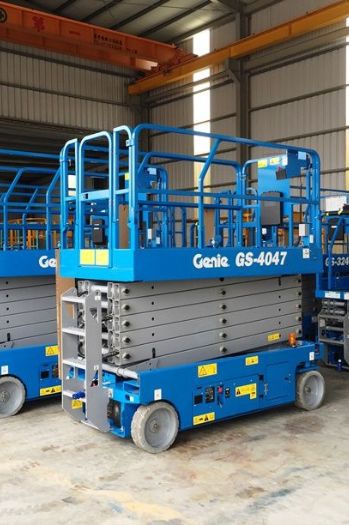 12m剪刀輪胎平台高空車